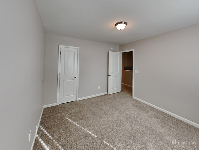 Building Photo - 453 Denman Loop