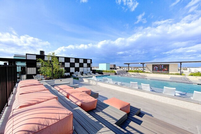 Building Photo - 1111 Shepherd Dr