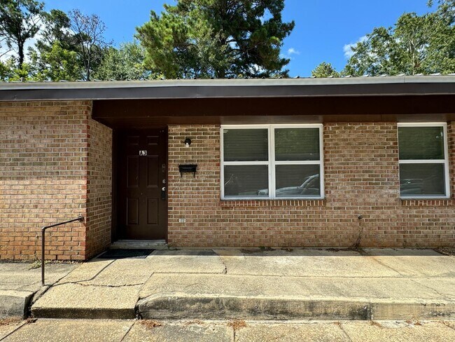 Primary Photo - Cozy and Affordable 1/1 Duplex in Dothan A...
