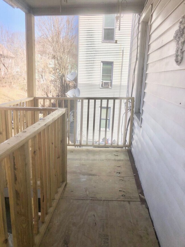 Building Photo - 7 Pork Hollow St