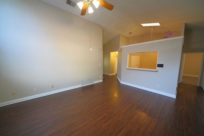 Building Photo - Great Home Near Randolph AFB - Realtor Com...