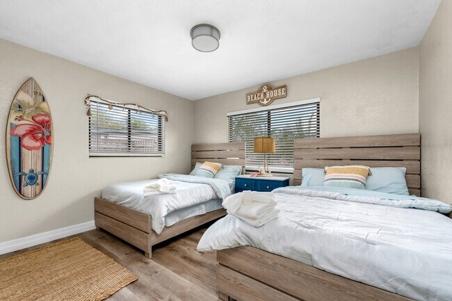 Building Photo - 6660 Date Palm Ave S