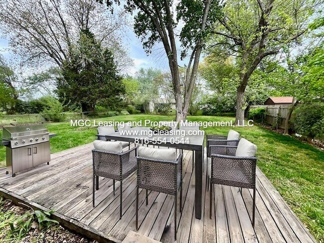 Building Photo - Unique Ranch Style Home Minutes From Downtown Lee's Summit