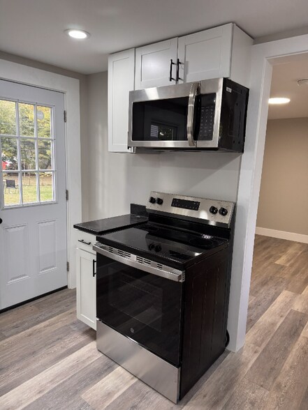 Building Photo - 220 W Brown Ave