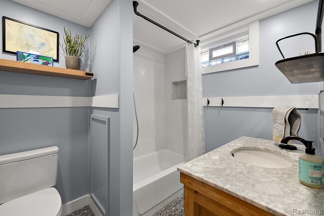 Building Photo - 222 Ackerson Lake Dr