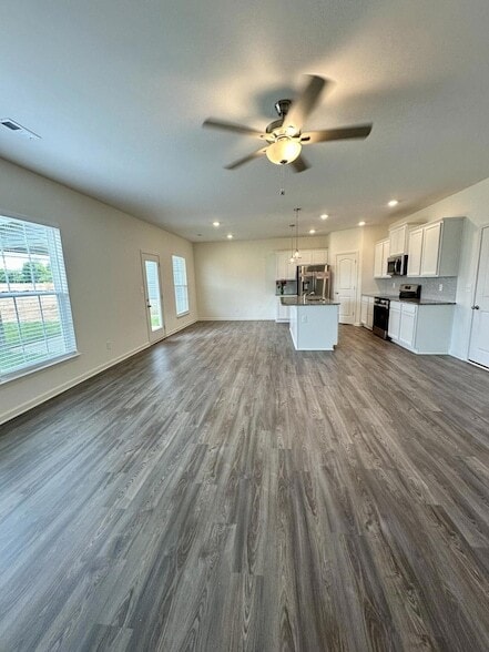 Building Photo - 2380 Geranium Ln