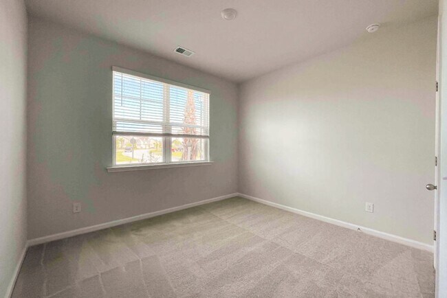 Building Photo - Available now. Beautiful 3 BR/2 BA Available in Cane Bay!