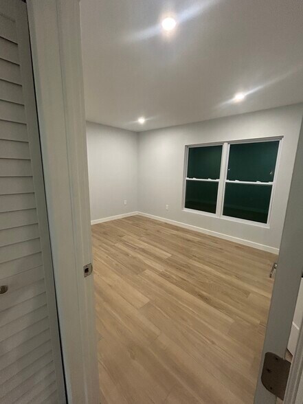 Building Photo - 6859 SW 37th St