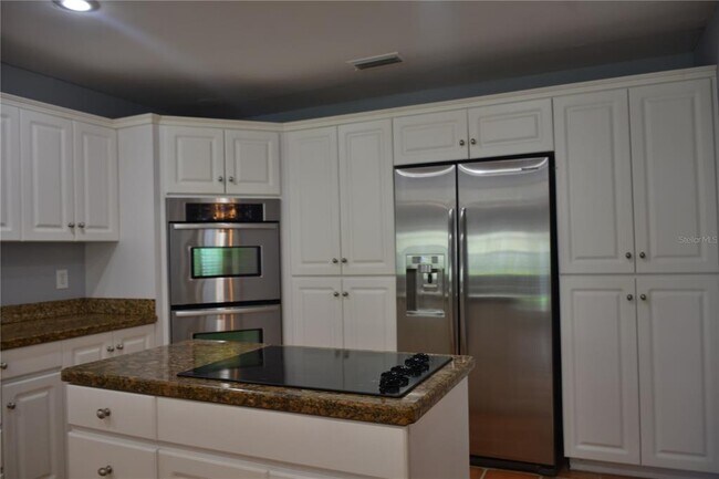 Building Photo - 3012 W Fair Oaks Ave