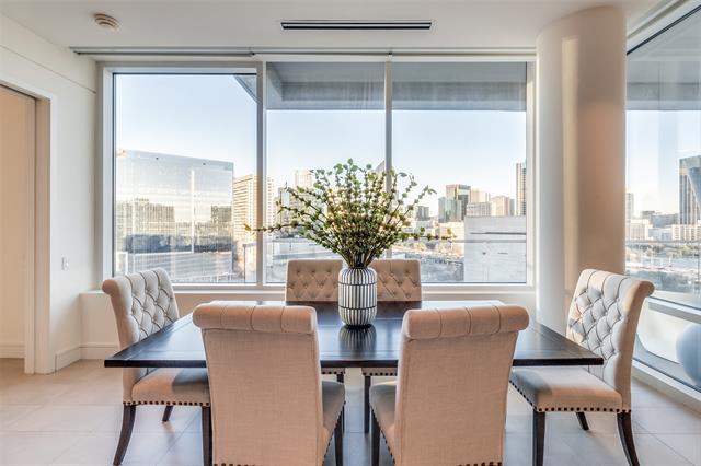 Building Photo - 2408 Victory Park Ln