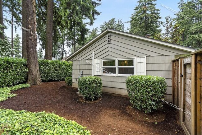 Building Photo - Charming 2-Bedroom Home w/ Modern Upgrades...