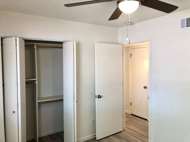 Building Photo - Cute 3 Bedroom Home near Hualapai Mt. School.