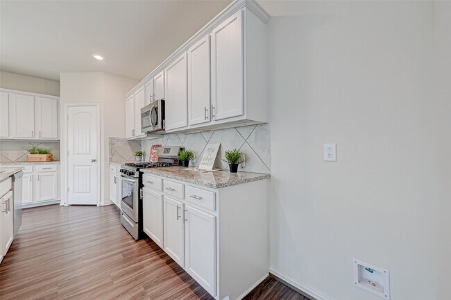 Building Photo - 30822 Lake Spur Mnr