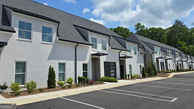 Building Photo - 119 Chateau Dr SE