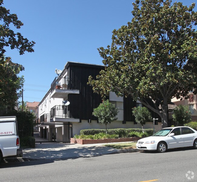 Building Photo - 615 E Magnolia Blvd