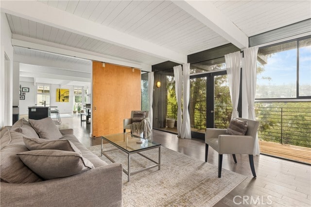 Building Photo - 3339 N Knoll Dr