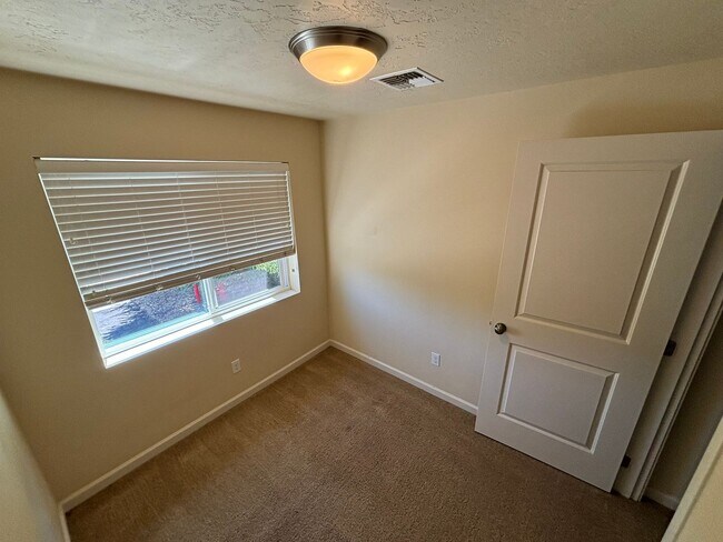 Building Photo - c792