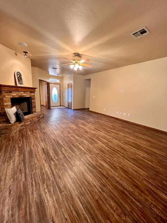 Building Photo - Beautifully Updated 3 Bedroom, 2 Bath Home...