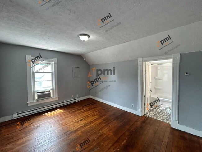 Building Photo - 1101 Manhattan St
