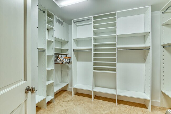 Building Photo - 2288 N Wallen Dr