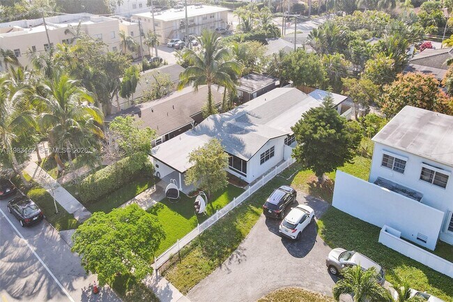 Building Photo - 1610 Polk St