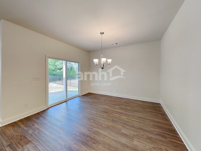 Building Photo - 7060 Creeksong Dr