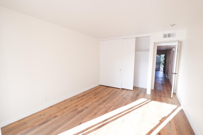 Building Photo - 9647 Spyglass Ave