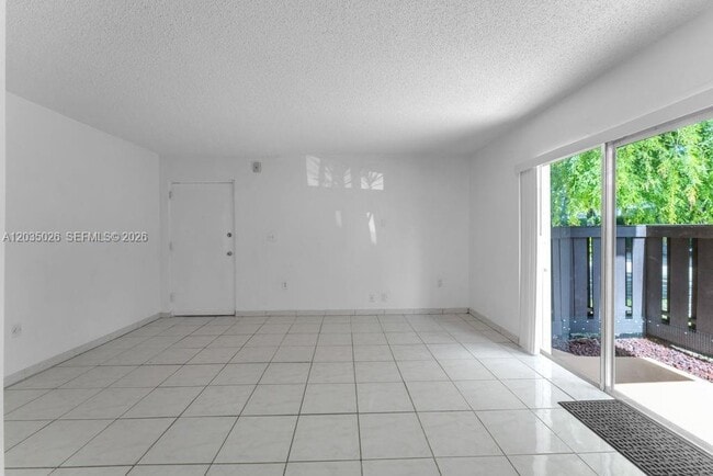 Building Photo - 10832 N Kendall Dr