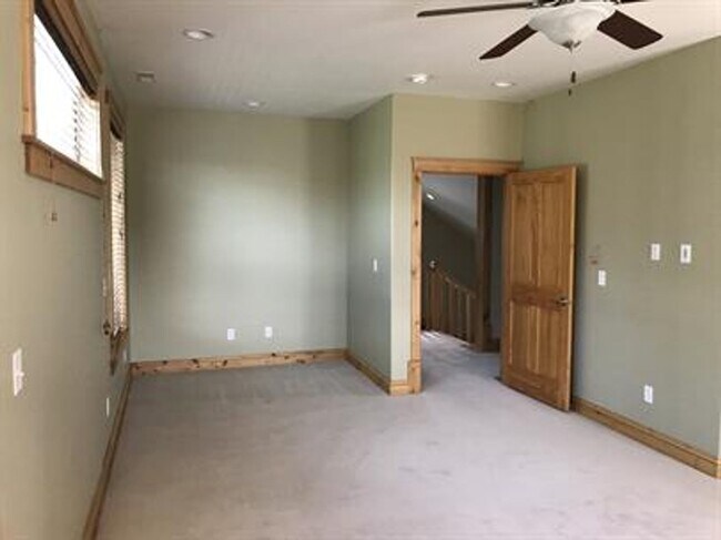 Building Photo - 4484 Alexander St