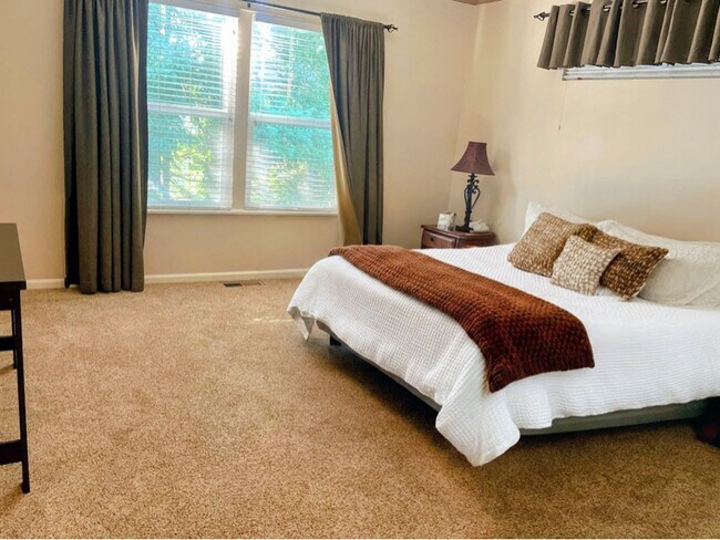 Building Photo - 723 N 8th St