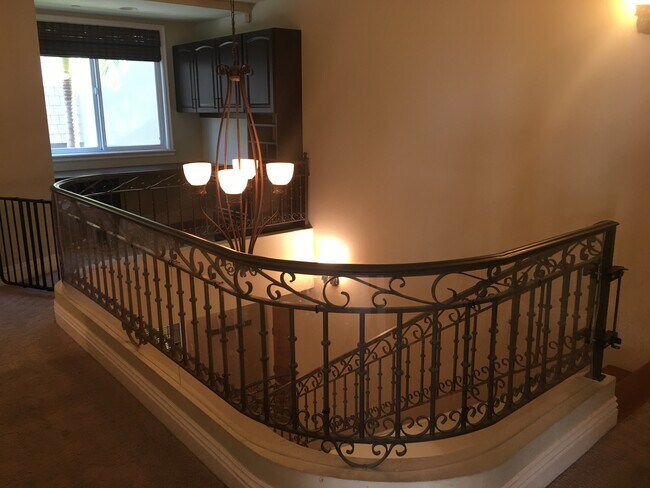 Upstairs den/ office - 1540 S Bentley Ave