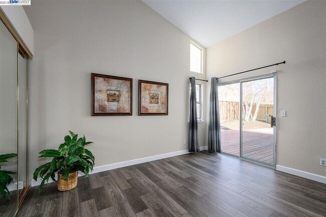 Building Photo - Beautiful Two Bedroom Home in Pleasanton