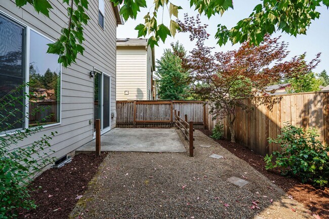 Building Photo - 3 bedroom 2.5 Bath - On Dead End Street - Low Maintenance Fenced Yard - Community Center with Swi...