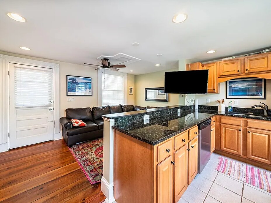 Building Photo - 33 Pitt St