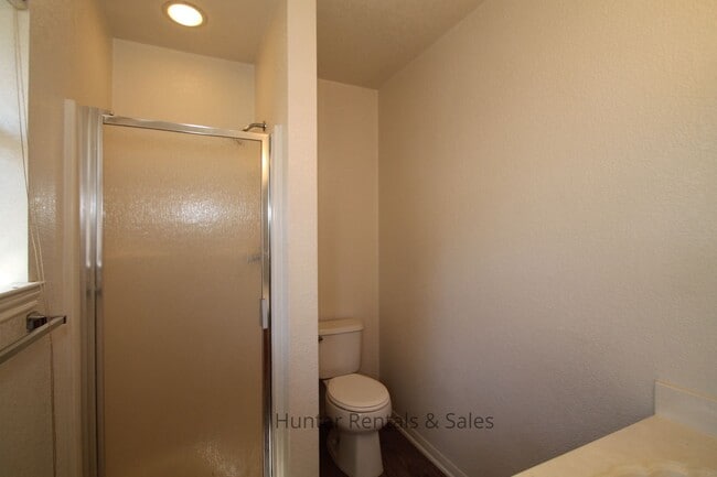 Building Photo - What's Not To Love?