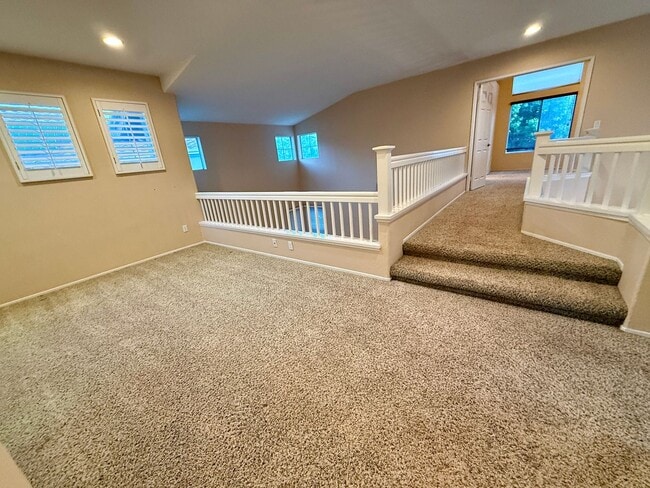 Building Photo - Scripps 3br plus loft garage yard granite kitchen TEXT 858-774-1574