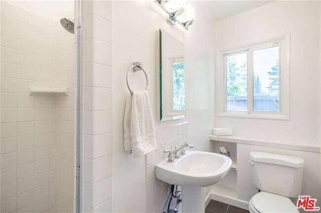 Building Photo - 3720 Ventura Canyon Ave