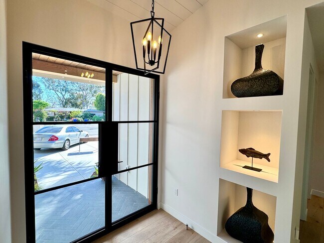 Building Photo - 1910 Raymond Ln