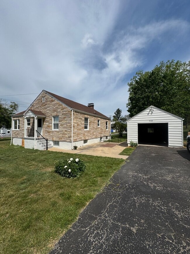 Building Photo - Unique and pristine home for rent in Cave Spring! 2BR 1.5 Bath