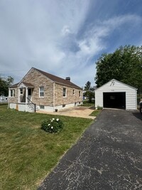Building Photo - Unique and pristine home for rent in Cave Spring! 2BR 1.5 Bath