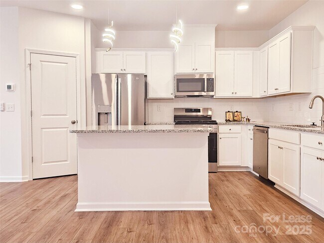 Building Photo - 2744 Yeager Dr NW
