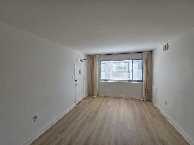 Building Photo - 2604 Tunlaw Rd NW