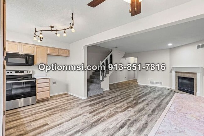 Building Photo - Beautifully updated