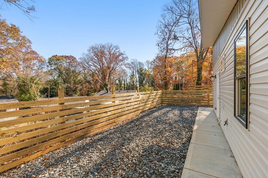 Building Photo - 21 Cody St