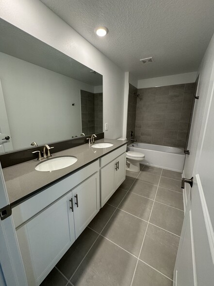 Building Photo - 11867 Boldface Dr