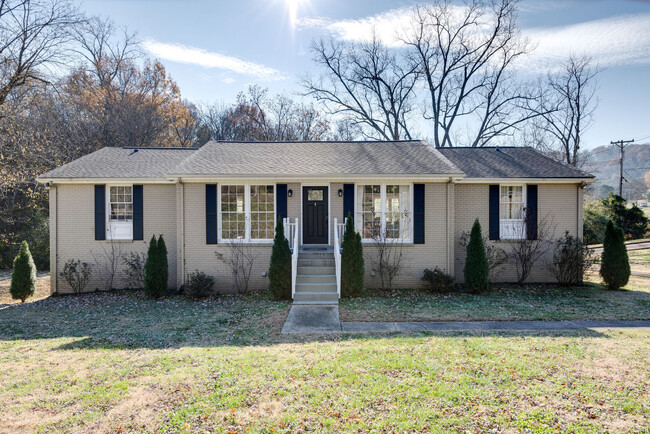 Building Photo - Move-In Ready One-Side-of-a-Duplex Home Mi...