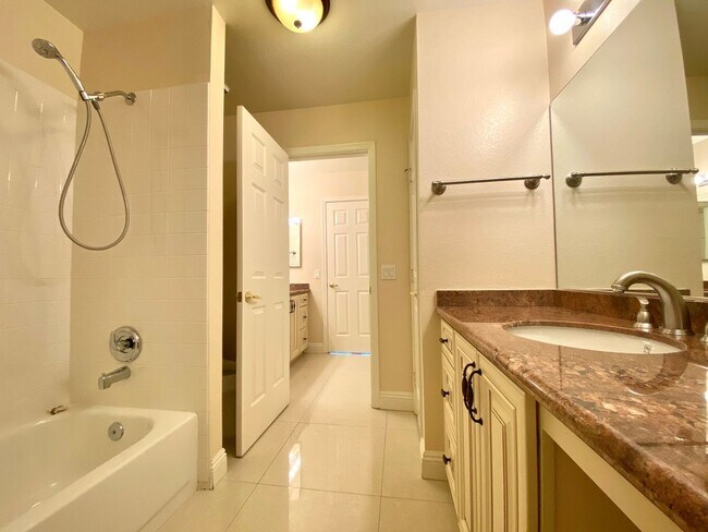 Building Photo - Great location house in Green Valley