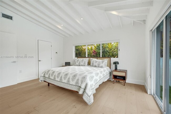 Building Photo - 12478 N Bayshore Dr