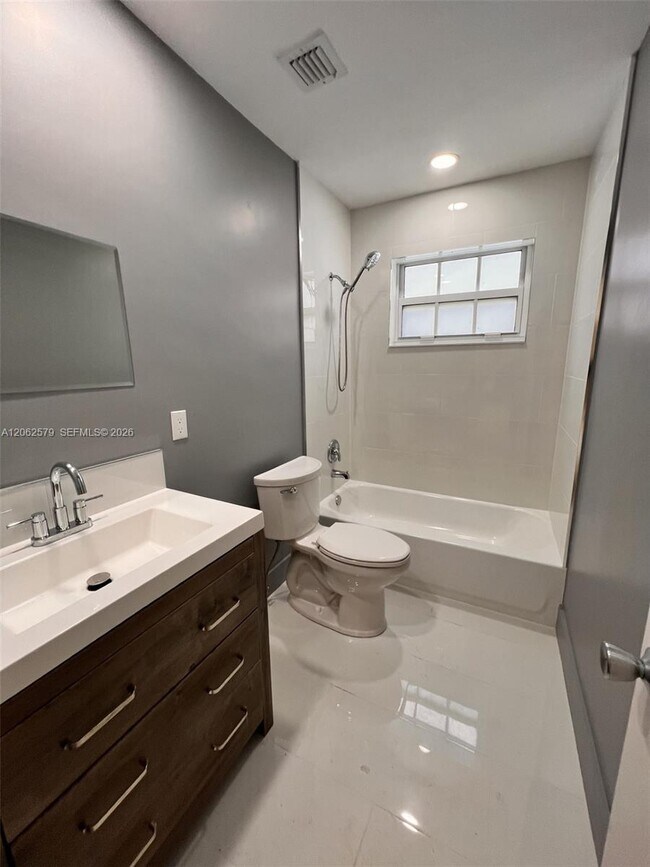 Building Photo - 5001 SW 87th Pl