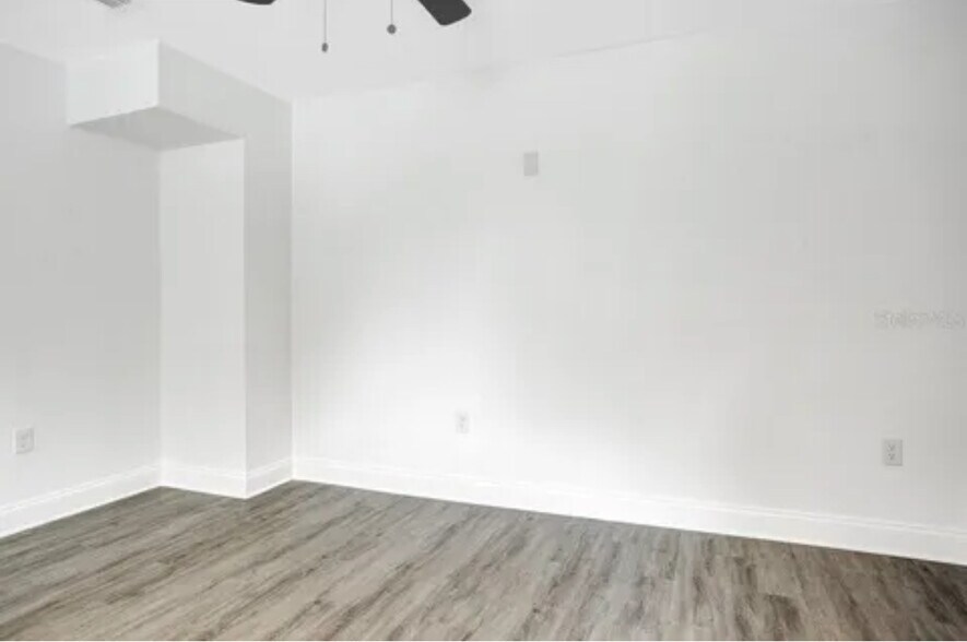 Building Photo - 415 Lark Ct